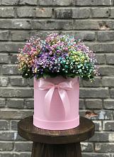 Цветочная композиция из Гипсофила и Розы в шляпной коробке в Юбилейном Курской области