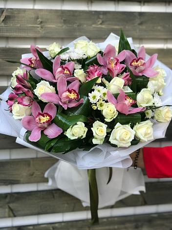 Букет цветов из: Розы и Хризантемы в Юбилейном Курской области
