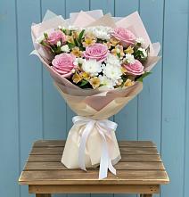 Букет цветов из:  Гвоздики, Орхидеи и Розы #REPLACE_PRED# Юбилейном Курской области