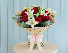 Букет цветов из:  Лилии и Розы в Юбилейном Курской области