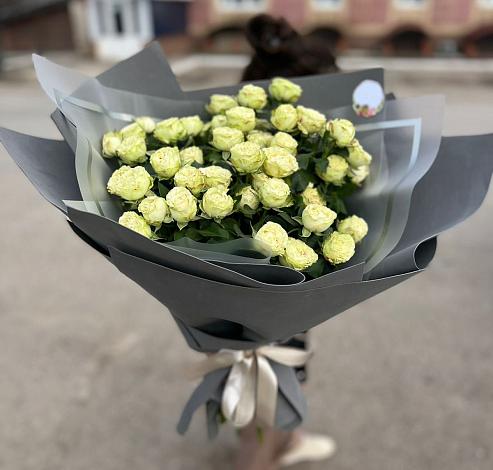 Букет Белые кустовые розы Солинеро в Юбилейном Курской области