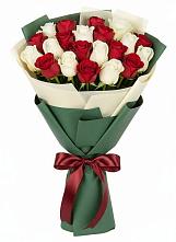 Букет Микс из красных и белых роз в Юбилейном Курской области