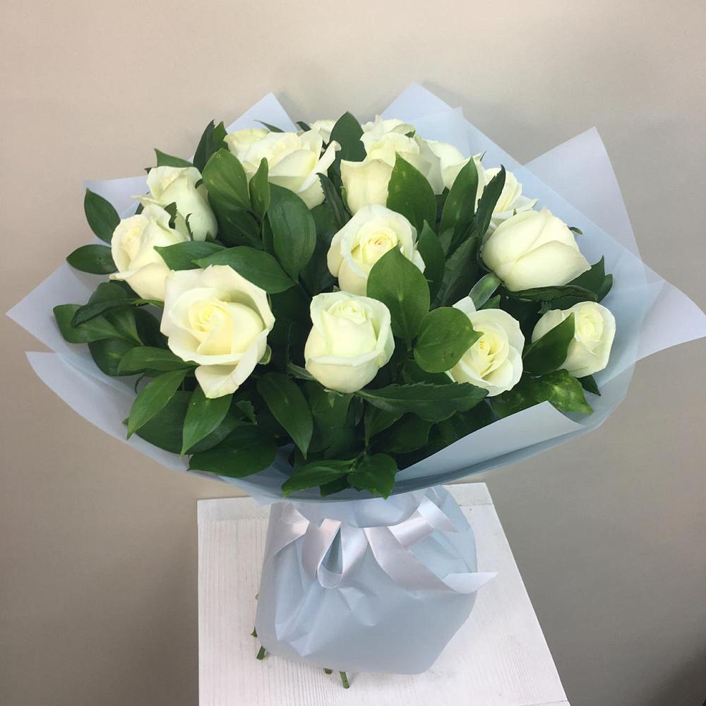 Букет 15 Белых роз Проуд в Юбилейном Курской области