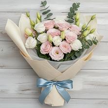 Букет цветов из:  Лизиантусы в Юбилейном Курской области