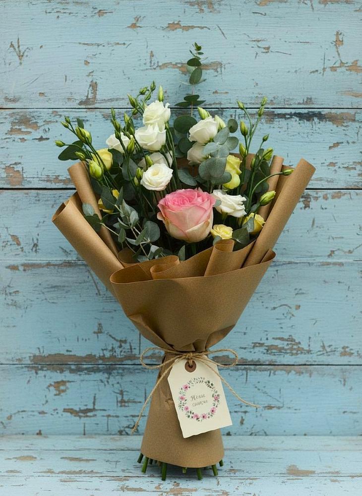 Букет цветов из: Розы и Лизиантусы в Юбилейном Курской области