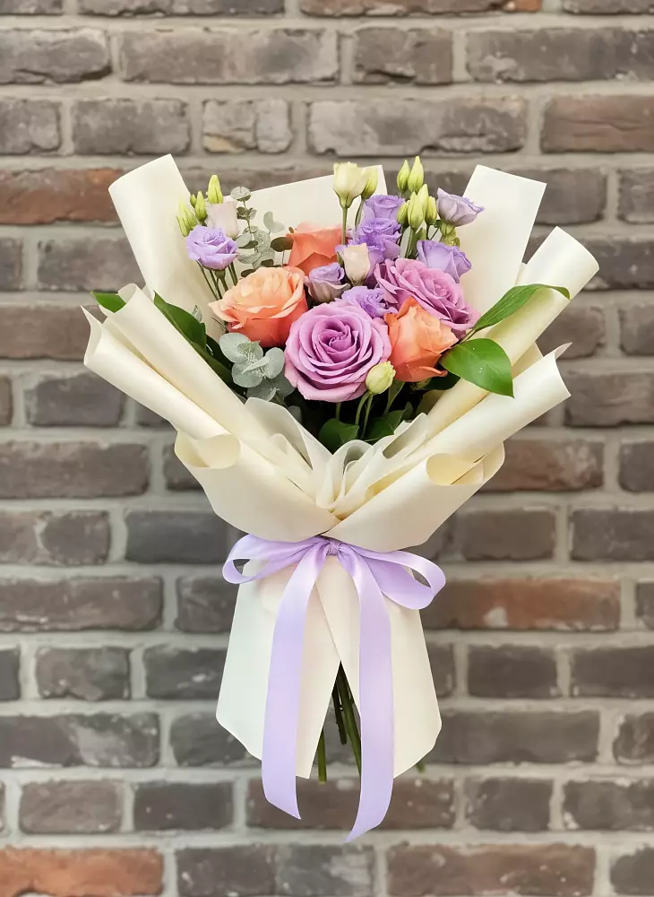 Букет цветов из: Лизиантусы и Розы в Юбилейном Курской области