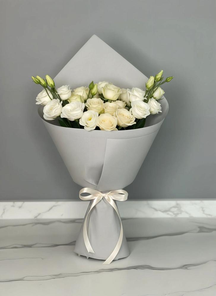 Букет цветов из: Розы и Лизиантусы в Юбилейном Курской области