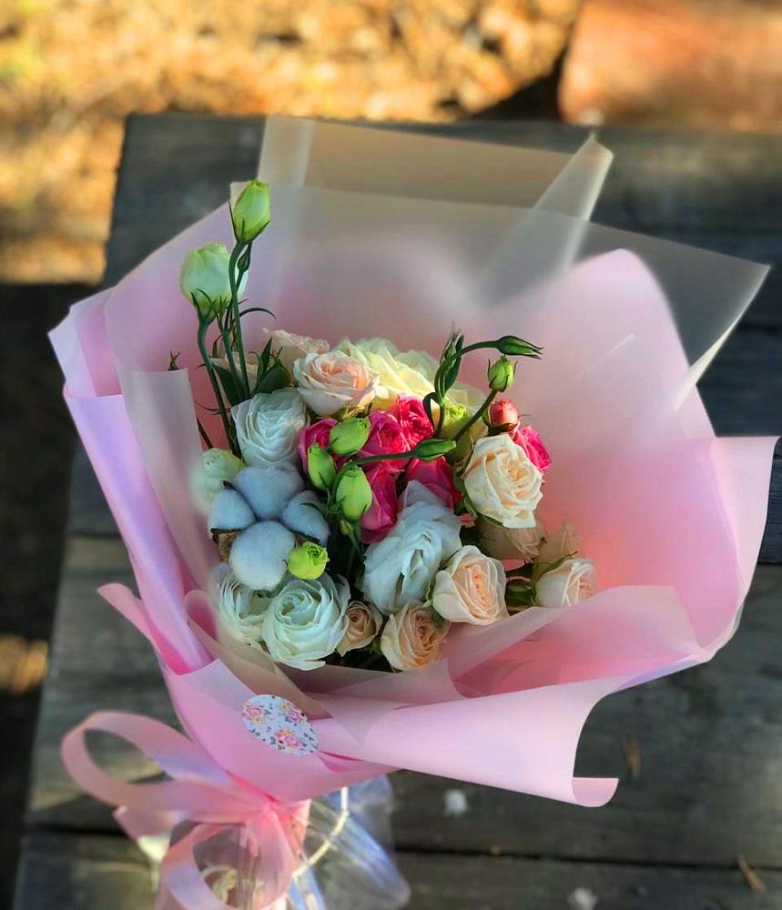 Букет цветов из: Розы и Лизиантусы в Юбилейном Курской области