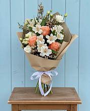 Букет цветов из:  Альстромерии, Лизиантусы, Розы и Хризантемы в Юбилейном Курской области