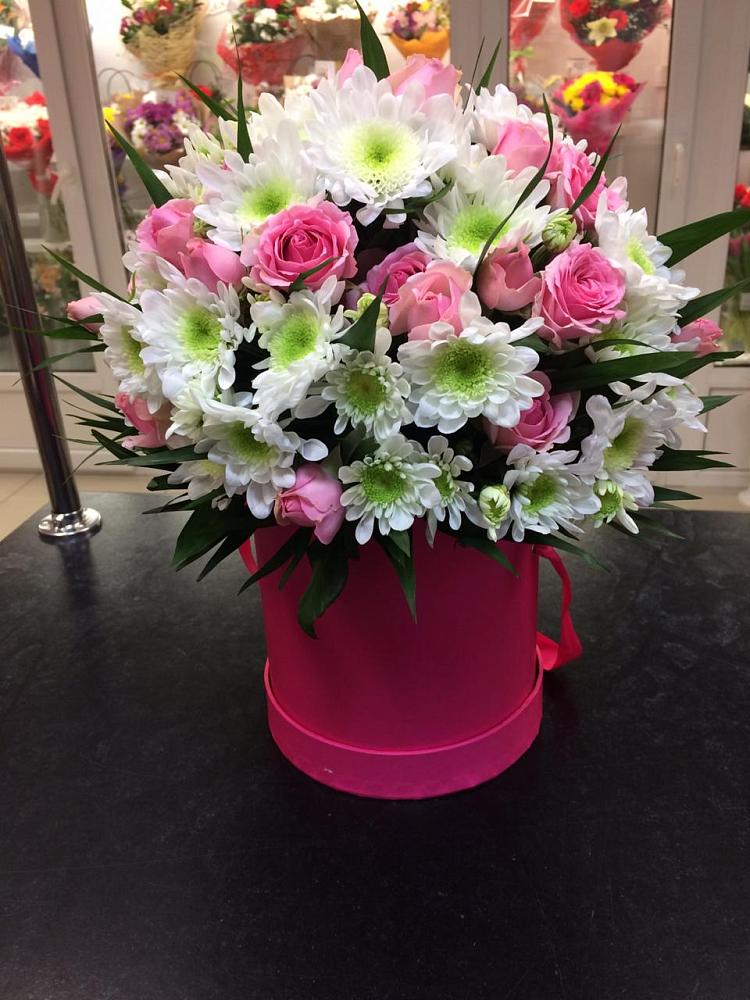 Цветочная композиция из Розы и Хризантемы в шляпной коробке в Юбилейном Курской области